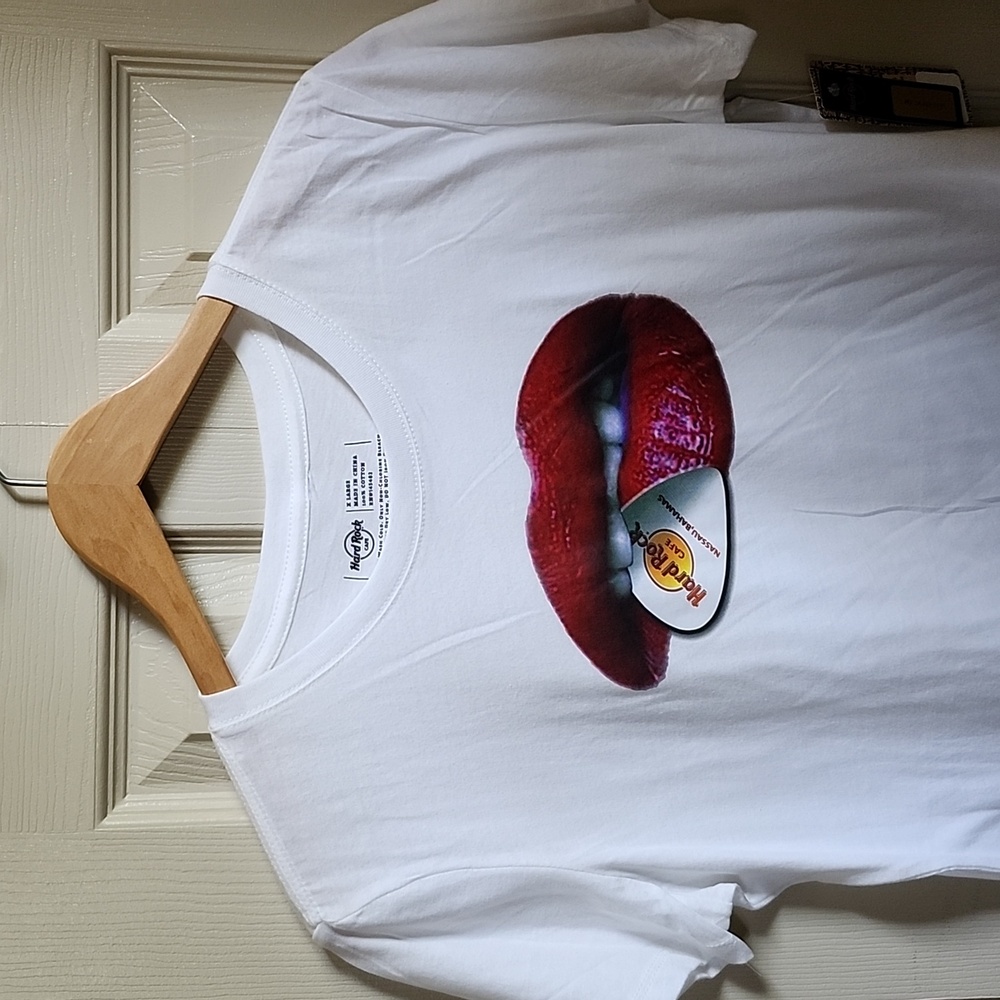 NWT HARD ROCK "BITE ME" T-SHIRT NASSAU, BAHAMAS - Picture 9 of 9